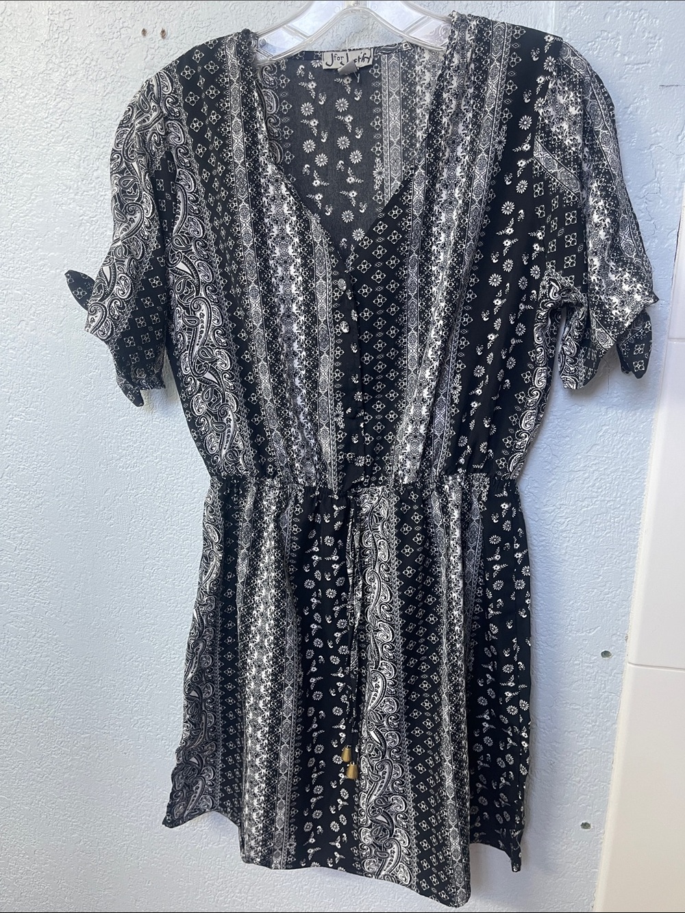 J for Justify Black & White Printed V-Neck mini Drawstring Dress